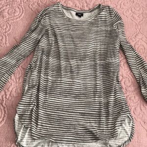 Long sleeve top with skits on the side